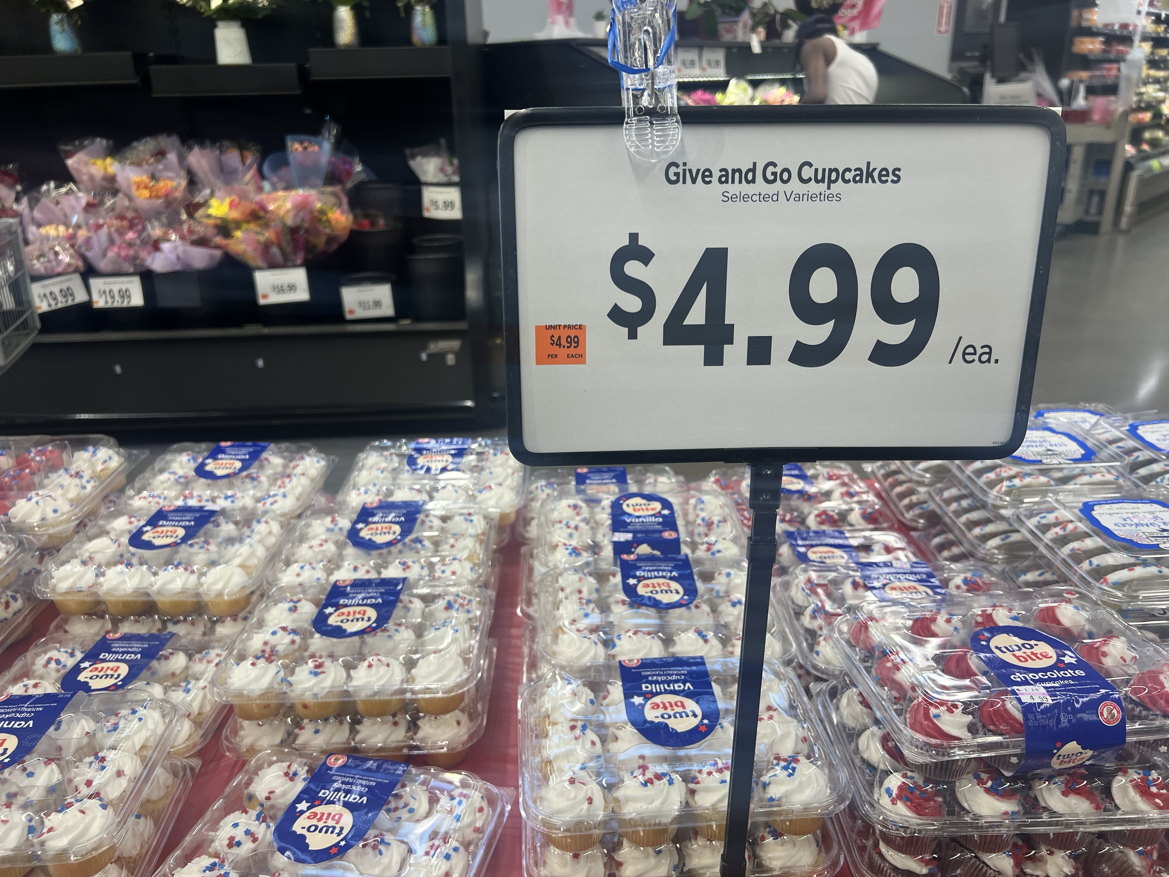 Give and Go Cupcakes at the local Stop & Shop